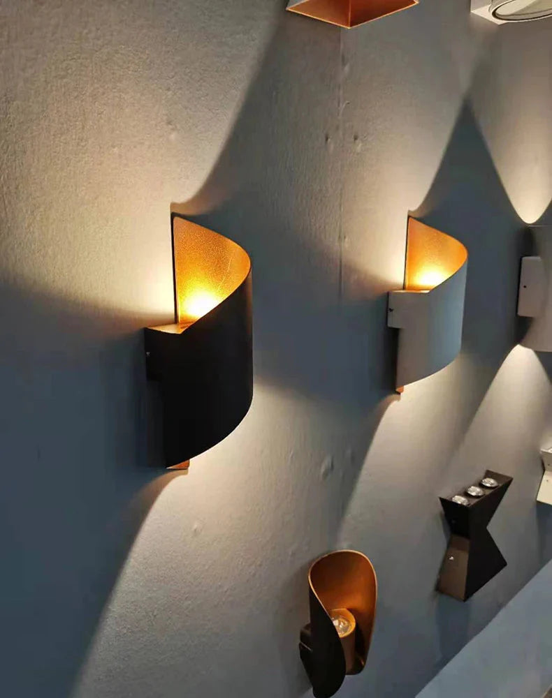 Luminária Arandela de Parede Potenza Bronze Impermeável Conceito