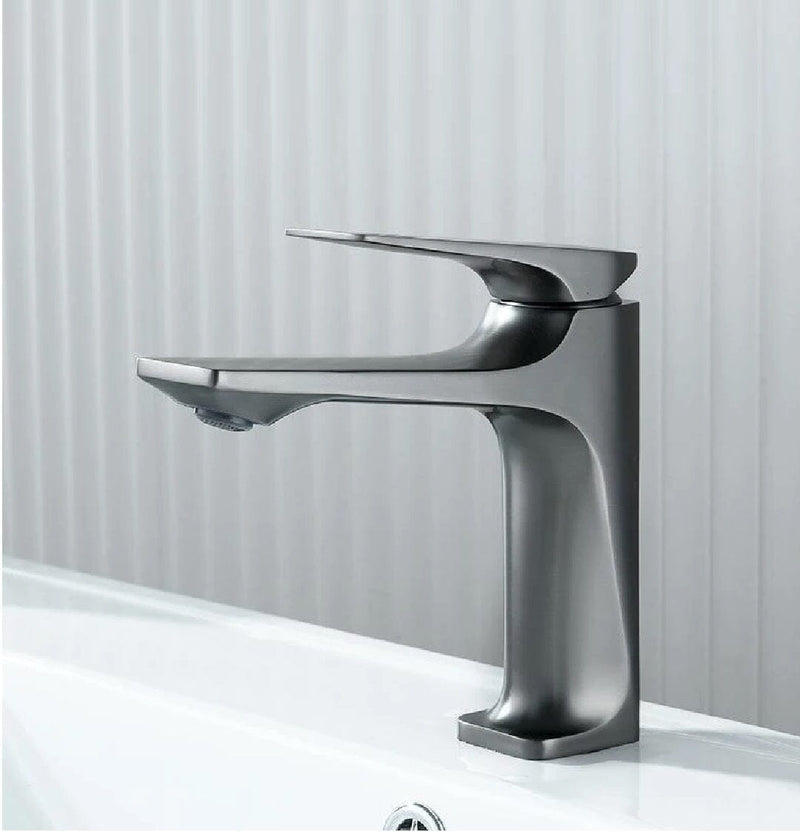 Torneira Clássica Diamond Escovada ### Conceito