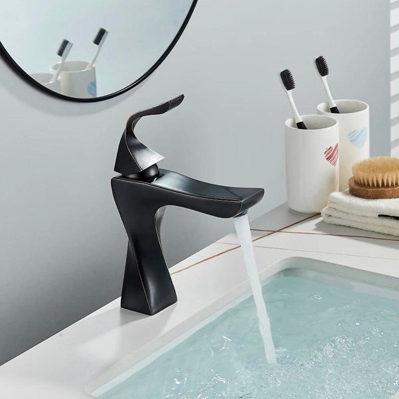 Torneira Clássica Tressed Monocomando - Água Quente e Fria ### Conceito