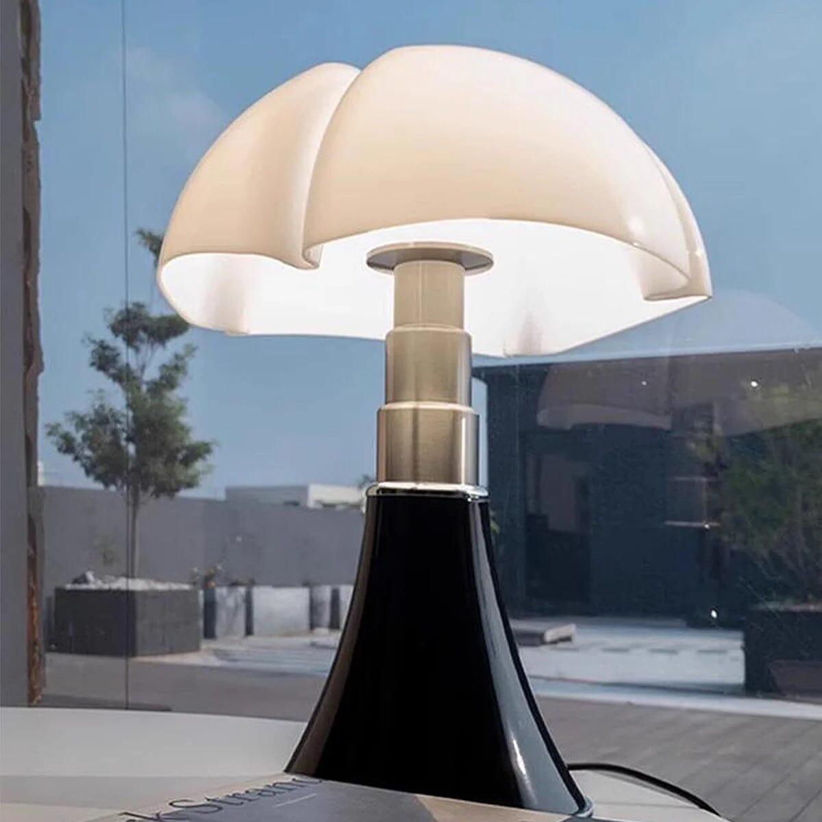Petal Dome Table Lamp