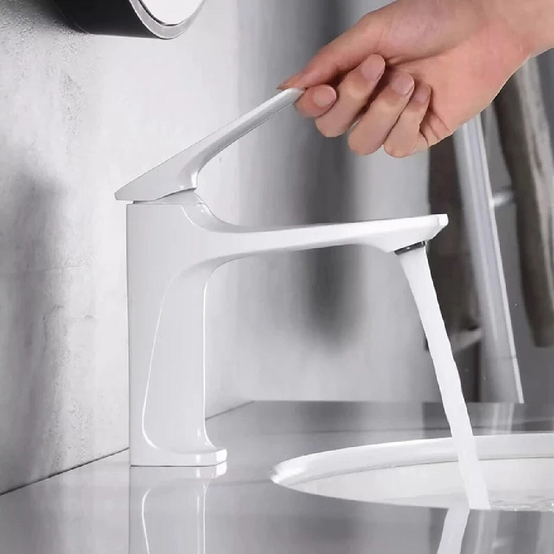 Torneira Clássica Diamond Escovada ### Conceito Branco 