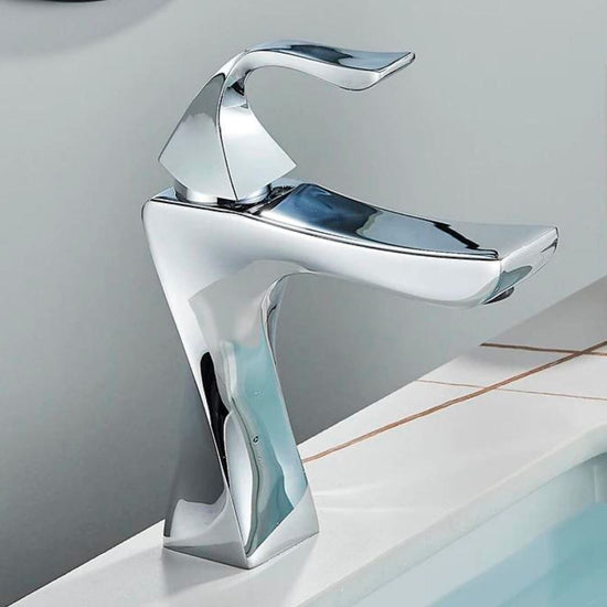 Torneira Clássica Tressed Monocomando - Água Quente e Fria ### Conceito Prata 